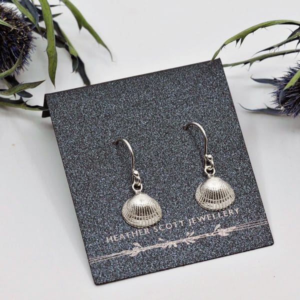 Silver shell hooks earrings