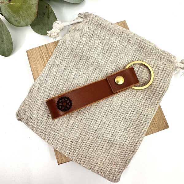 Leather keyring, cog design