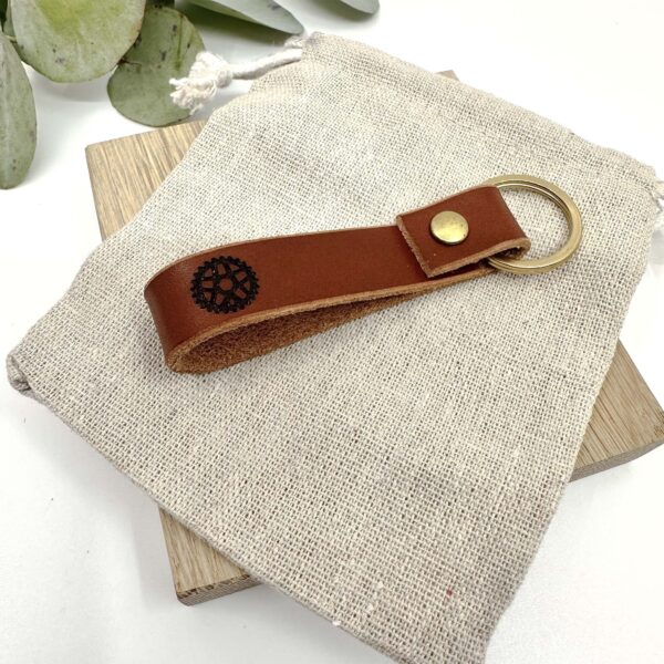 Leather keyring, cog design - Image 2